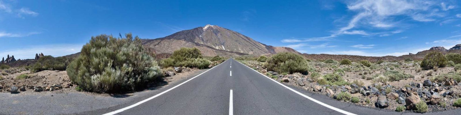 Straße in Richtung Teide, vergleichbar Ihrem „Weg“ mit unserer Teneriffa Auswandern Checkliste
